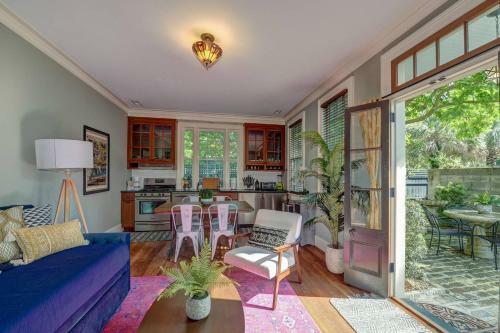 Boutique Home & Courtyard W/ Bikes!