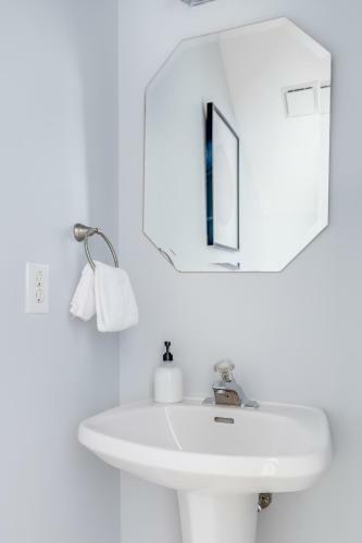 Large Home - Downtown Charleston!