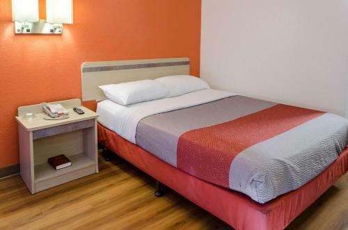 Motel 6 Charleston North