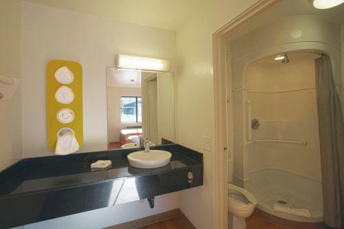 Motel 6 Charleston North