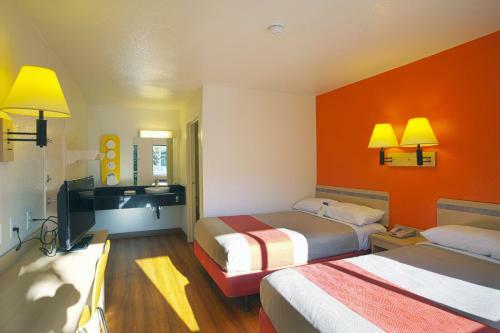 Motel 6 Charleston North