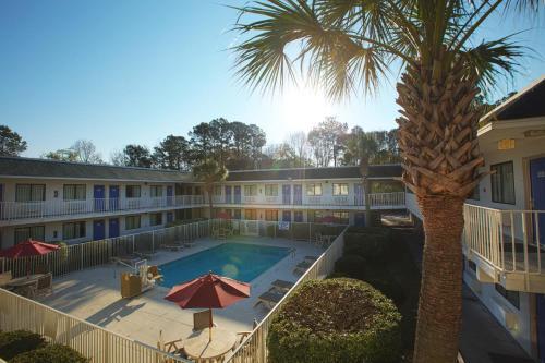 Motel 6 Charleston North