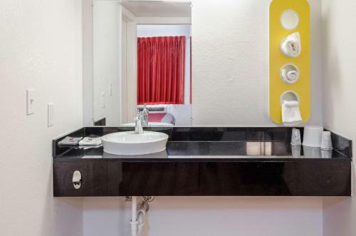 Motel 6 Charleston North
