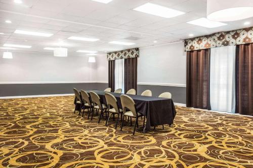 Hotel Quality Inn & Suites University Area