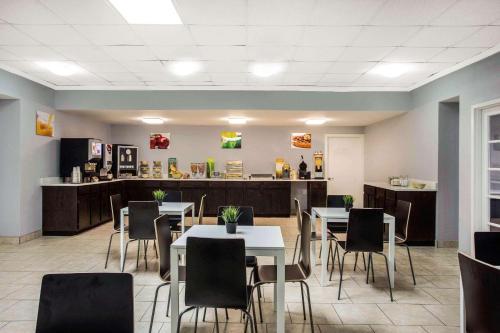 Hotel Quality Inn & Suites University Area
