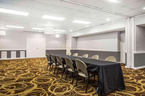 Hotel Quality Inn & Suites University Area