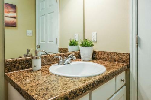 Apartamento Uptown Views @ Hidden Oasis | Walk To Stadium 2br