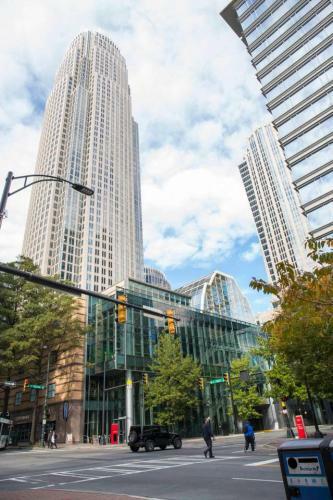 Apartamento Uptown Views @ Hidden Oasis | Walk To Stadium 2br