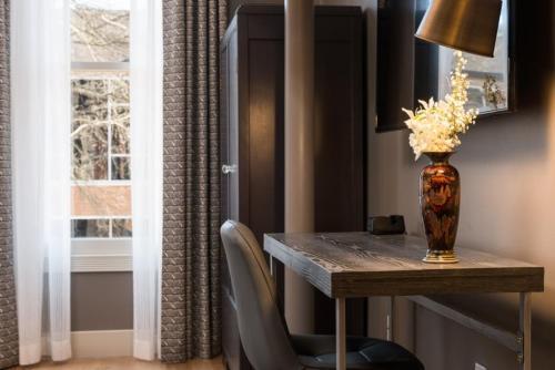 Townsman Hotel: Poe