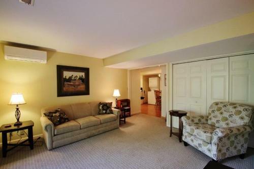 Oak Apartment