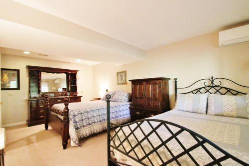 Oak Apartment