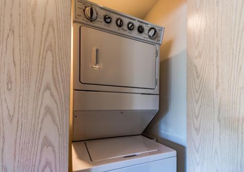 Park Pointe: Chardonnay Chalet (b101)