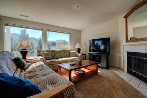 Park Pointe: Chardonnay Chalet (b101)