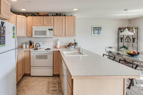 Park Pointe: Chardonnay Chalet (b101)