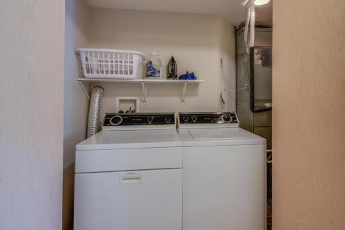 Park Pointe: Chardonnay Chalet (b101)