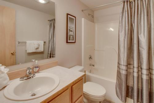 Park Pointe: Chardonnay Chalet (b101)