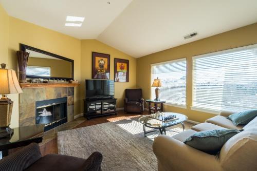Park Pointe: Chardonnay Chalet (b101)