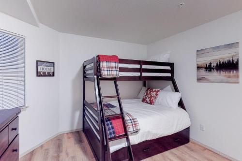 Park Pointe: Chardonnay Chalet (b101)