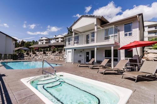 Park Pointe: Chardonnay Chalet (b101)