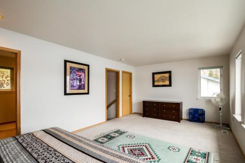 Accent Lakefront Villa