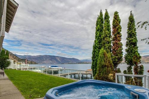 Accent Lakefront Villa