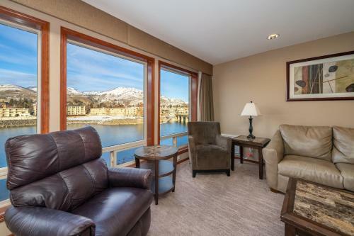 Grandview River View 640