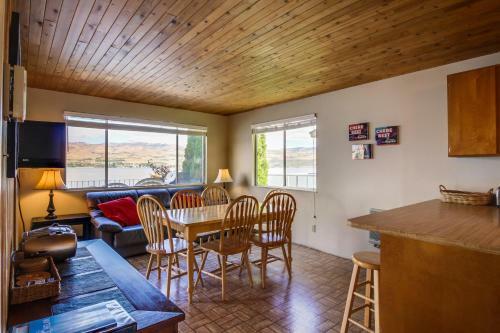Sunnyside Lake House