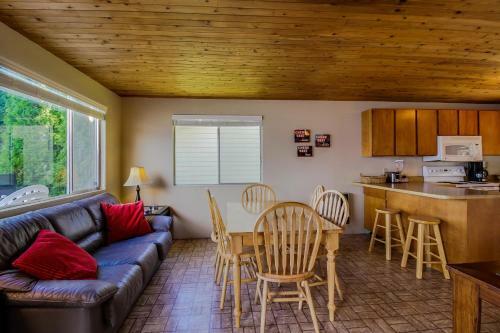 Sunnyside Lake House