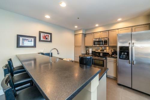 Grandview Lake View 404