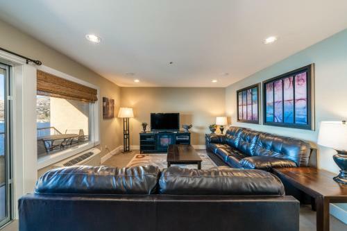 Grandview Lake View 404