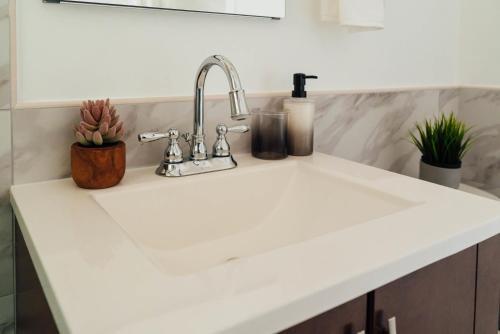 Apartamento ?new ?? Pristine & Homey! Near Shopping District?