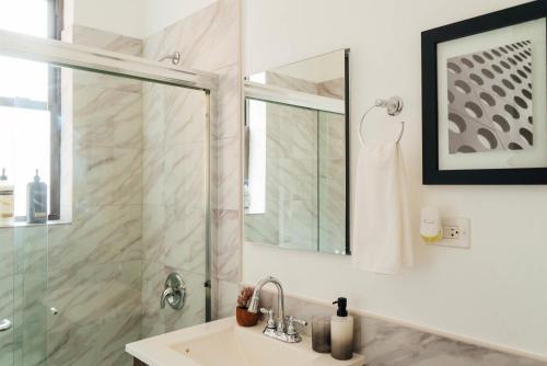 Apartamento ?new ?? Pristine & Homey! Near Shopping District?