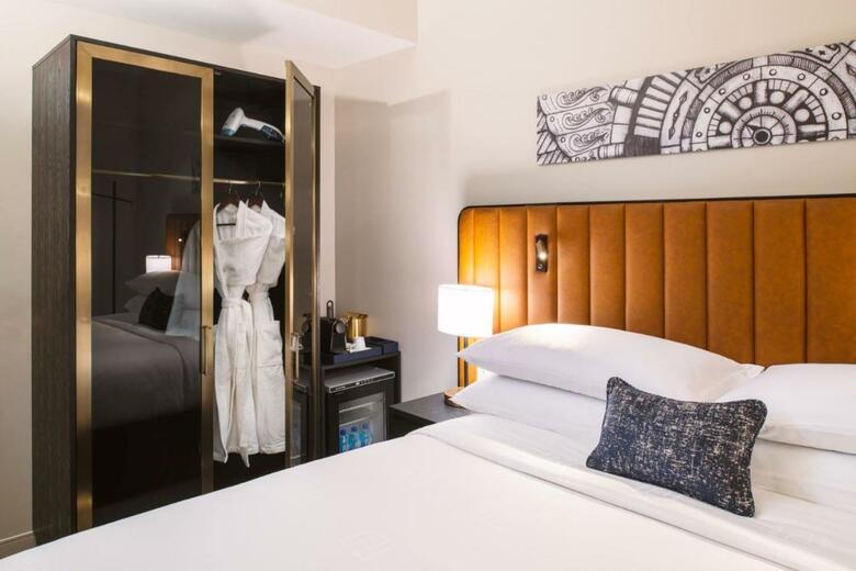 Hotel Julian Chicago
