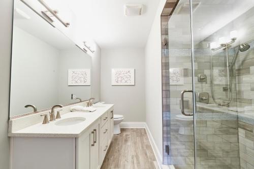 Apartamento Three-bedroom On N Wells Street Apt 3