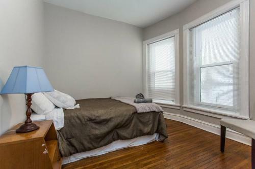 Safe Spacious Mansion In???downtown