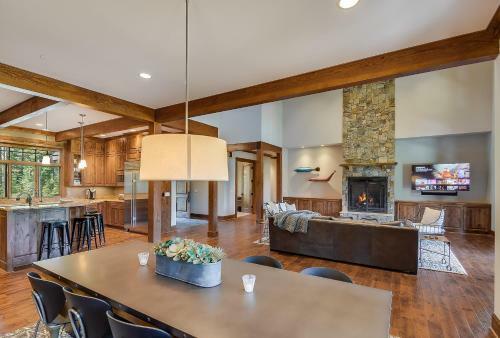 Little Lake Lodge