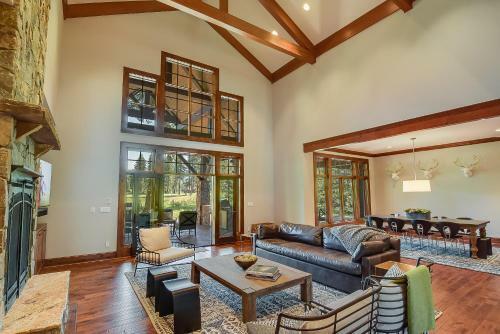 Little Lake Lodge