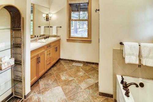 Pine Ridge Estate
