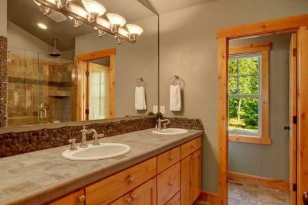 Suncadia ? Privacy? Views ? Hot Tub|fireplace|deck