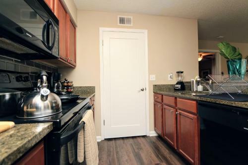 Deluxe Clearwater Apartment (cp-614)