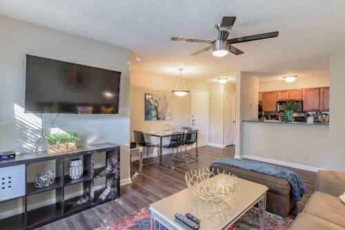 Deluxe Clearwater Apartment (cp-614)