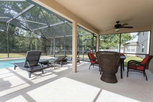 Modern 4 Bedroom House With Swimming Pool