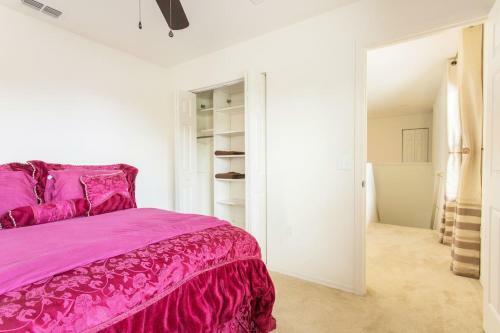 Modern 4 Bedroom House With Swimming Pool