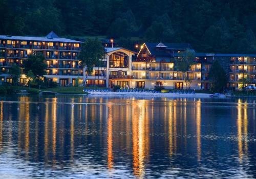 Hotel Golden Arrow Lakeside Resort