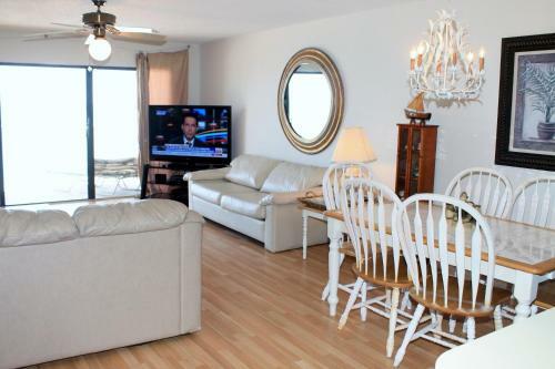 Pointe 403 Apartment