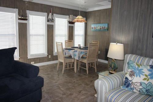 Dolphin Bungalow Bungalow