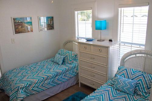 Dolphin Bungalow Bungalow
