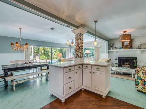 855 Mandalay Ave Home