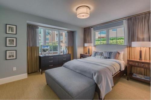 525 Mandalay Avenue #25 Home