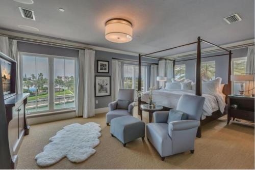 525 Mandalay Avenue #25 Home